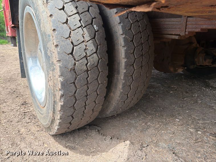 image for item EM0122 2003 Ford F650 utility / service truck