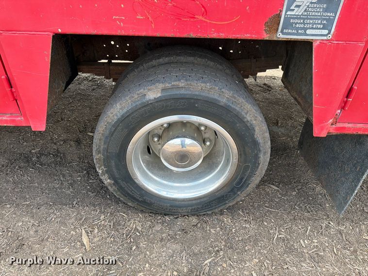 image for item EM0122 2003 Ford F650 utility / service truck