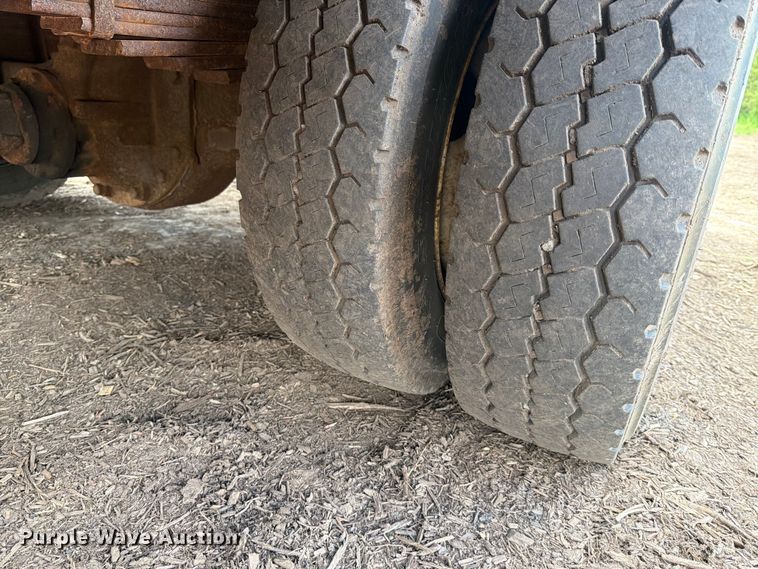 image for item EM0122 2003 Ford F650 utility / service truck