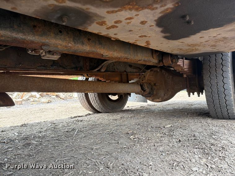 image for item EM0122 2003 Ford F650 utility / service truck