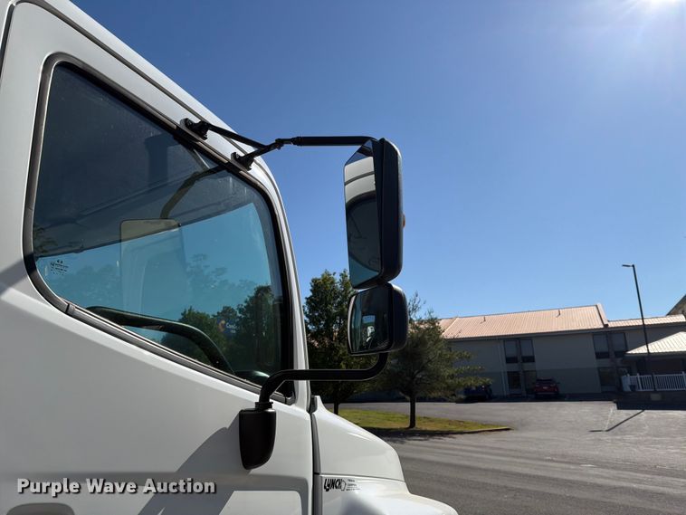 image for item EM0126 2020 Hino 268A box truck