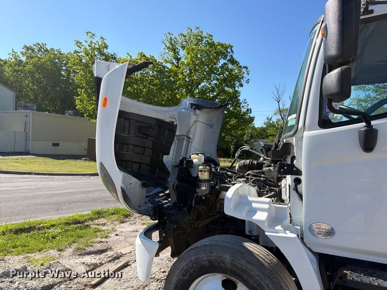 image for item EM0126 2020 Hino 268A box truck
