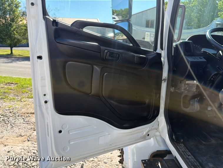 image for item EM0126 2020 Hino 268A box truck