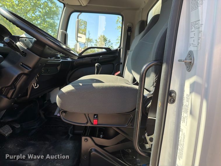 image for item EM0126 2020 Hino 268A box truck