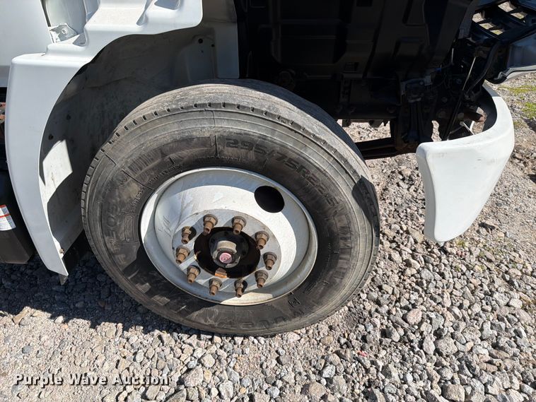 image for item EM0126 2020 Hino 268A box truck