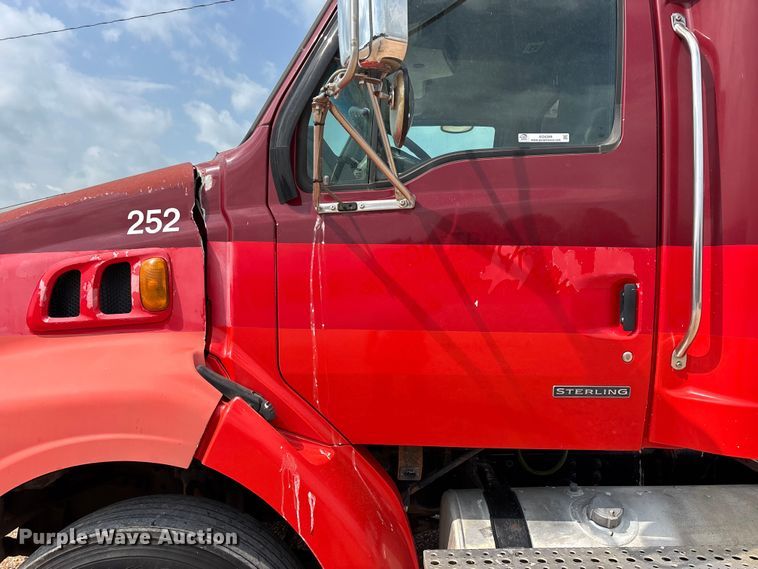 image for item EO4289 2006 Sterling A-Line semi truck