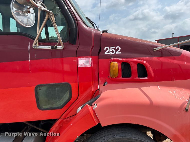image for item EO4289 2006 Sterling A-Line semi truck