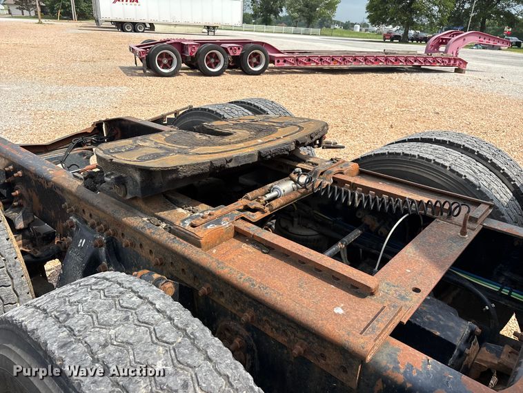 image for item EO4289 2006 Sterling A-Line semi truck