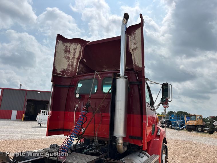 image for item EO4289 2006 Sterling A-Line semi truck