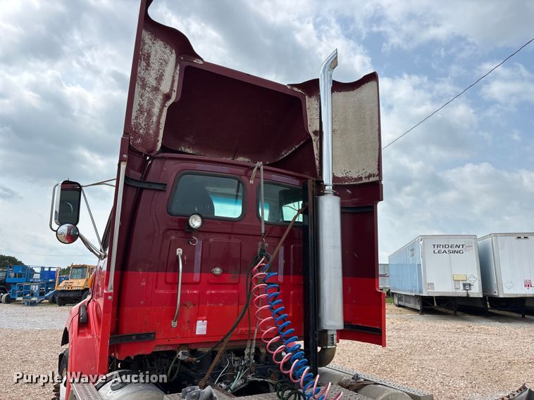 image for item EO4289 2006 Sterling A-Line semi truck