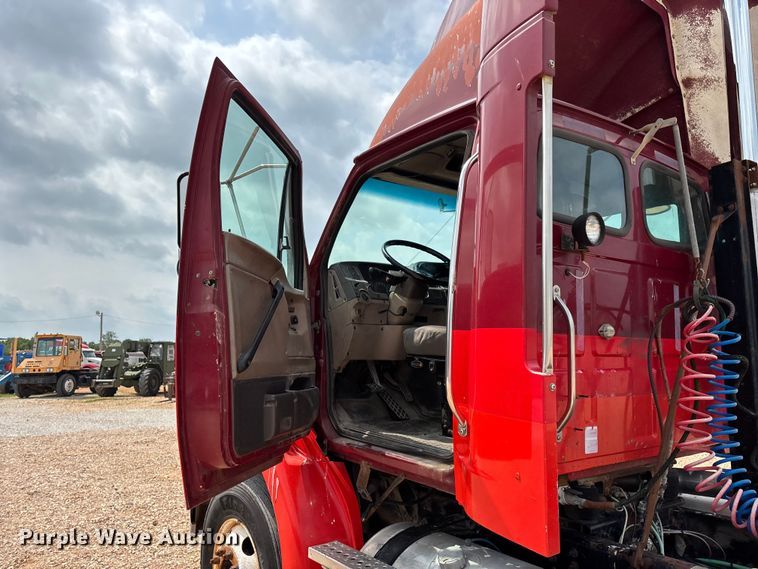 image for item EO4289 2006 Sterling A-Line semi truck