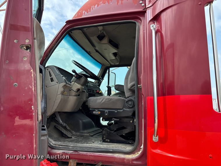 image for item EO4289 2006 Sterling A-Line semi truck