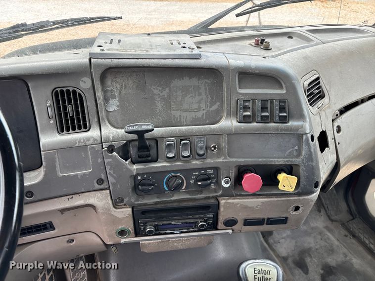 image for item EO4289 2006 Sterling A-Line semi truck