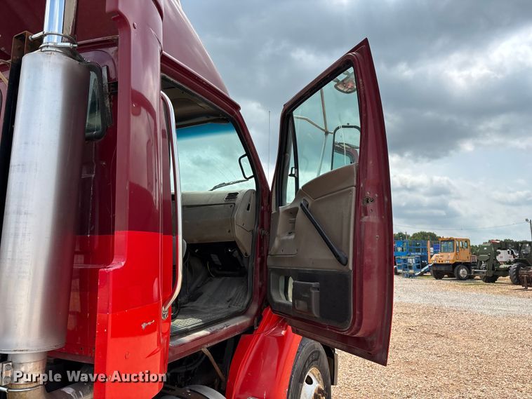 image for item EO4289 2006 Sterling A-Line semi truck