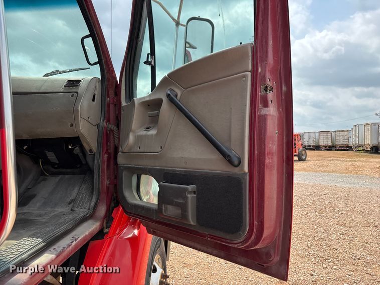 image for item EO4289 2006 Sterling A-Line semi truck