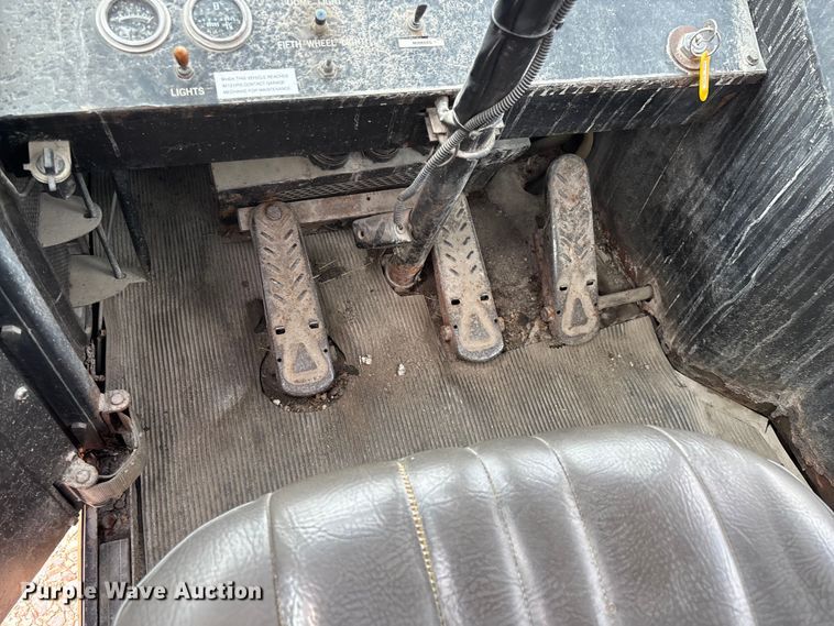 image for item EO4292 1994 Capacity TJ5000 yard truck