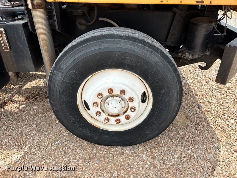 image for item EO4292 1994 Capacity TJ5000 yard truck