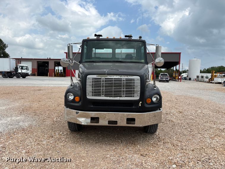 image for item EO4295 2001 Freightliner FL112 semi truck