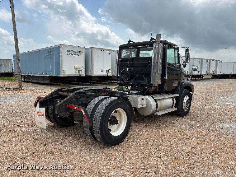 image for item EO4295 2001 Freightliner FL112 semi truck