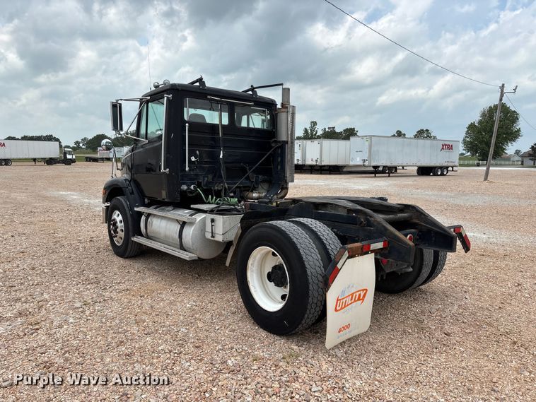 image for item EO4295 2001 Freightliner FL112 semi truck