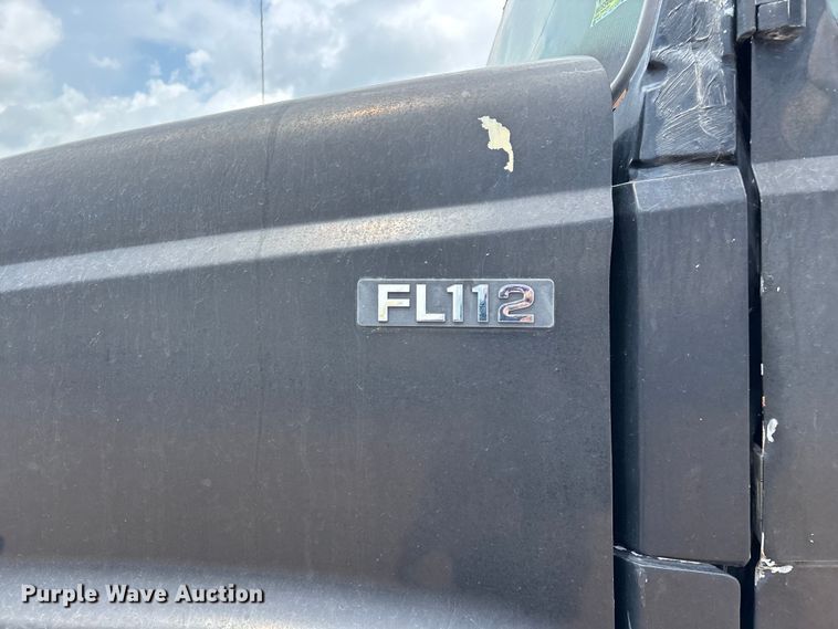 image for item EO4295 2001 Freightliner FL112 semi truck