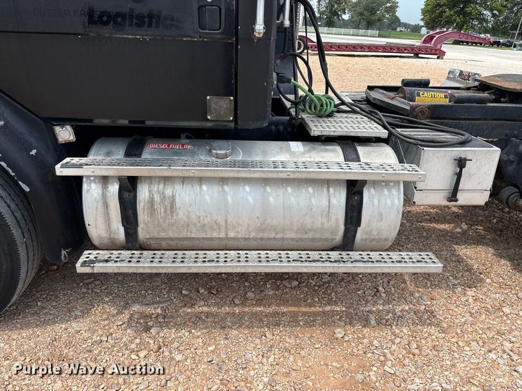 image for item EO4295 2001 Freightliner FL112 semi truck