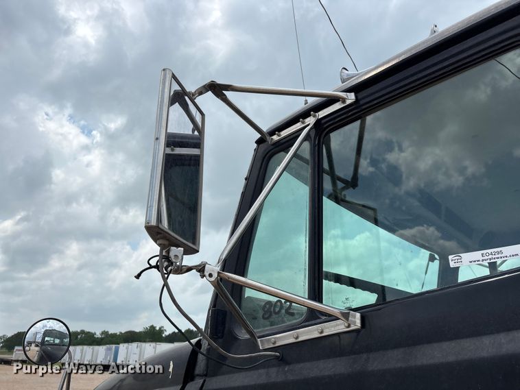 image for item EO4295 2001 Freightliner FL112 semi truck