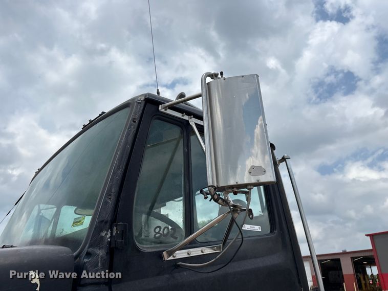 image for item EO4295 2001 Freightliner FL112 semi truck