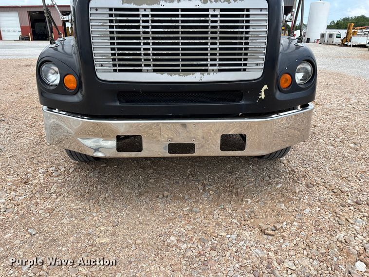image for item EO4295 2001 Freightliner FL112 semi truck