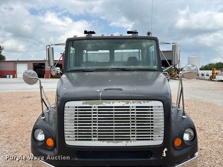 image for item EO4295 2001 Freightliner FL112 semi truck