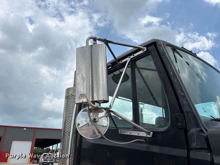 image for item EO4295 2001 Freightliner FL112 semi truck