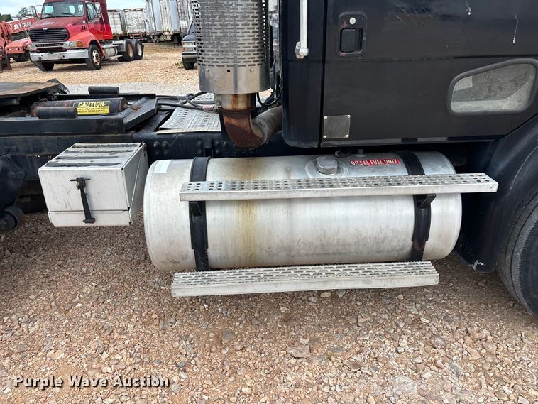 image for item EO4295 2001 Freightliner FL112 semi truck