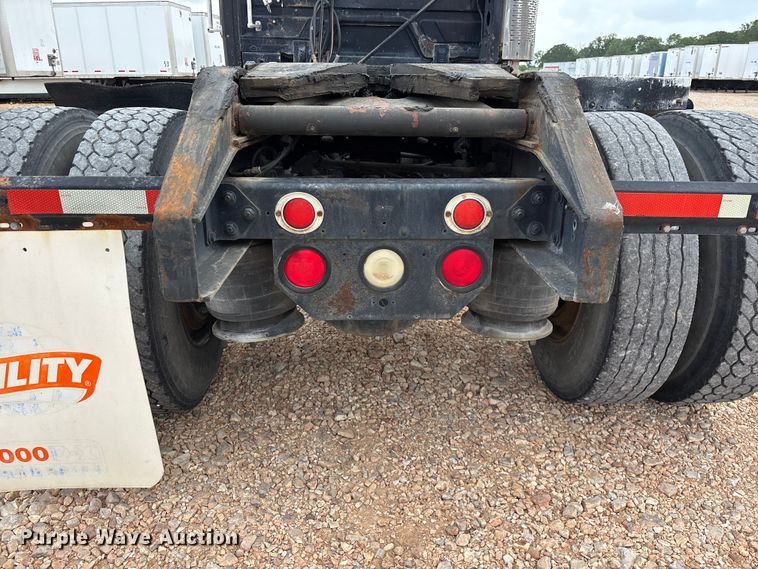 image for item EO4295 2001 Freightliner FL112 semi truck