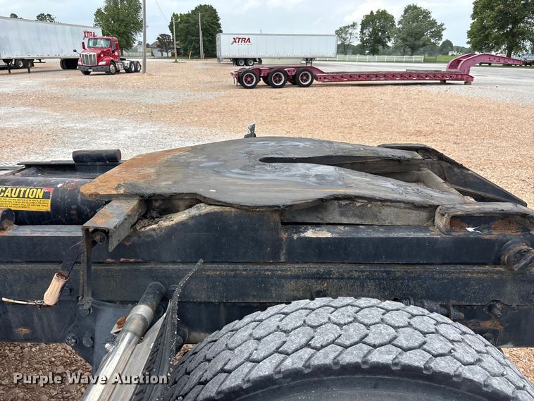 image for item EO4295 2001 Freightliner FL112 semi truck