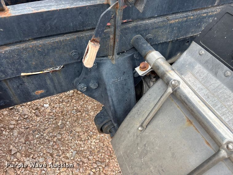 image for item EO4295 2001 Freightliner FL112 semi truck