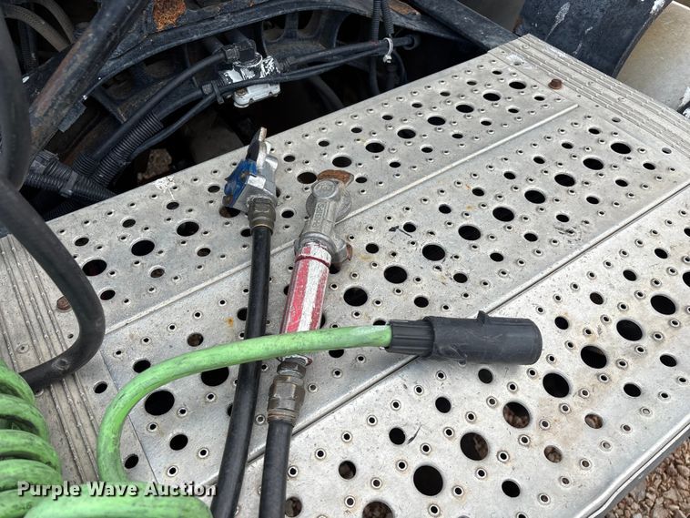 image for item EO4295 2001 Freightliner FL112 semi truck