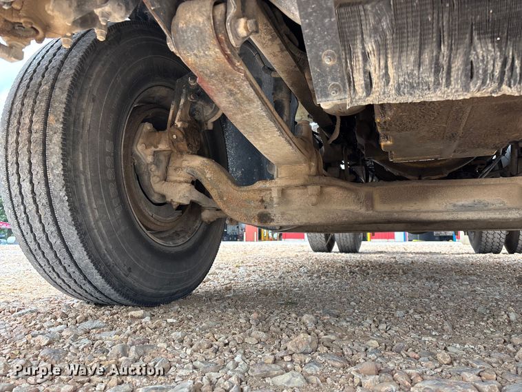 image for item EO4295 2001 Freightliner FL112 semi truck