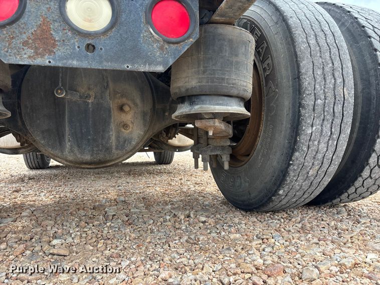 image for item EO4295 2001 Freightliner FL112 semi truck