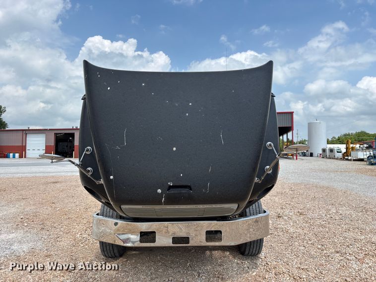 image for item EO4295 2001 Freightliner FL112 semi truck
