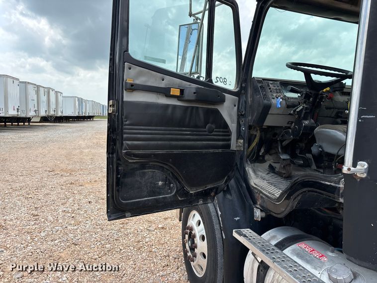 image for item EO4295 2001 Freightliner FL112 semi truck
