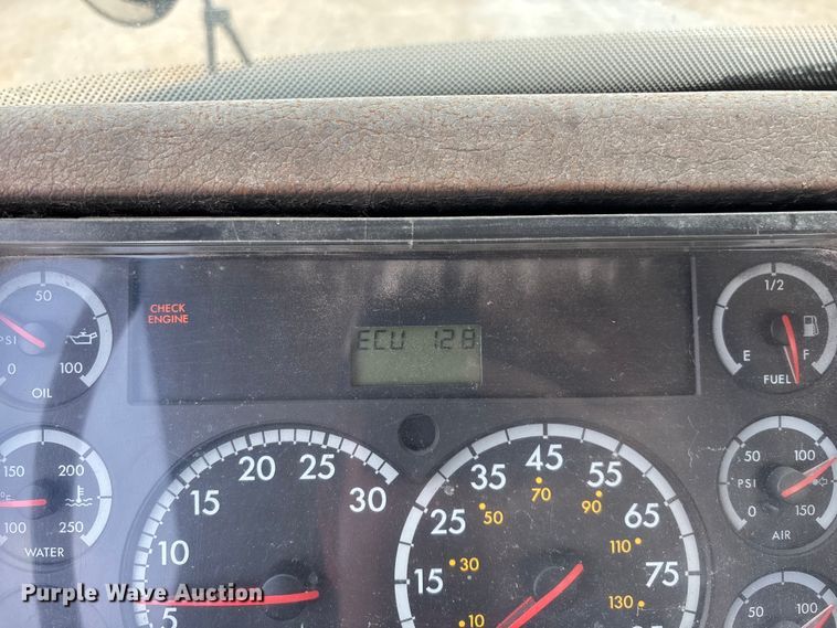 image for item EO4295 2001 Freightliner FL112 semi truck