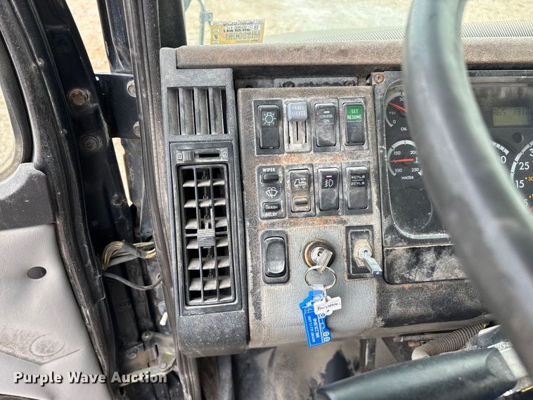 image for item EO4295 2001 Freightliner FL112 semi truck