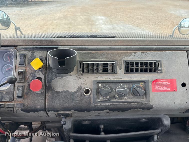image for item EO4295 2001 Freightliner FL112 semi truck