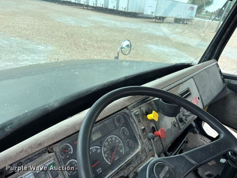 image for item EO4295 2001 Freightliner FL112 semi truck