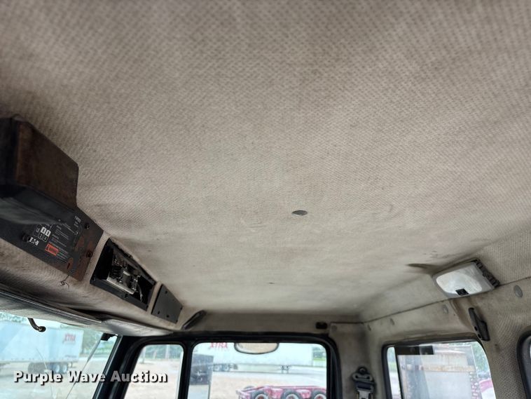 image for item EO4295 2001 Freightliner FL112 semi truck