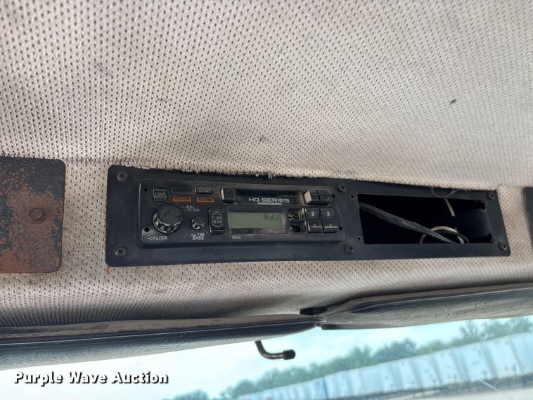 image for item EO4295 2001 Freightliner FL112 semi truck