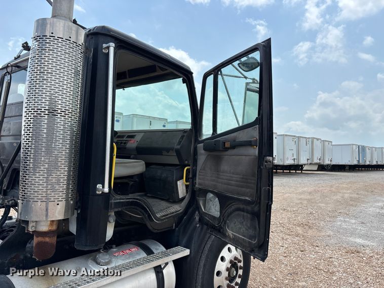 image for item EO4295 2001 Freightliner FL112 semi truck