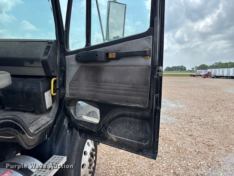 image for item EO4295 2001 Freightliner FL112 semi truck
