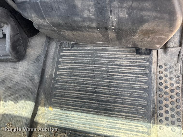 image for item EO4295 2001 Freightliner FL112 semi truck