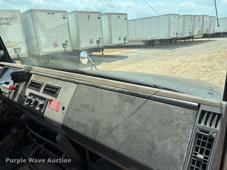 image for item EO4295 2001 Freightliner FL112 semi truck